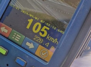 Policjanci prowadzili jedną z akcji specjalnych, kiedy pojawił się ten motocyklista