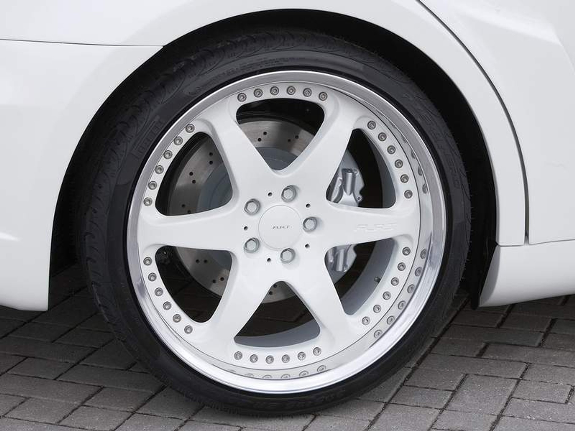 ART GTR – anielski potwór