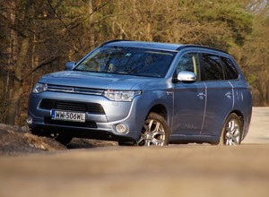 Mitsubishi Outlander PHEV - Wygodny SUV pod napięciem
