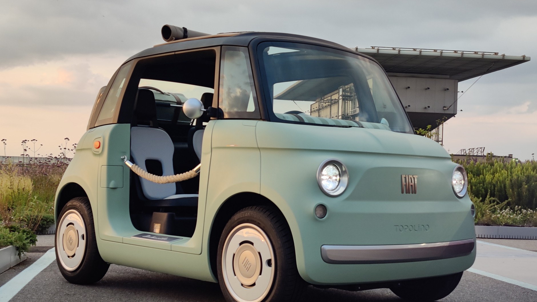 Fiat Topolino. Też bez drzwi, za to ze zwijanym dachem