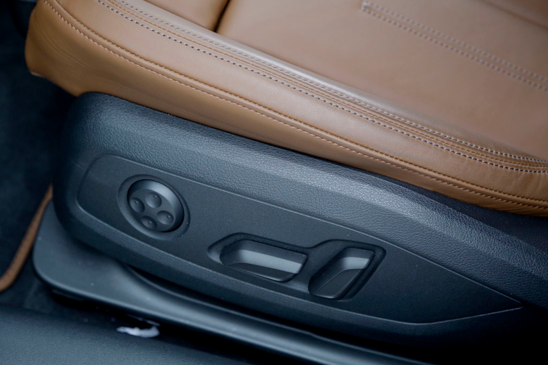 Perfekcyjnie poprawne - Audi A4 Avant 2.0 TDI  S-tronic