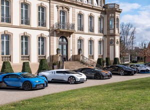 Bugatti - sześć modeli za 35 mln euro na jednym zdjęciu