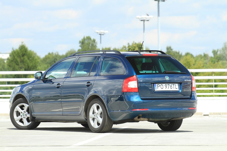 Chevrolet Cruze kombi kontra Ford Focus i Skoda Octavia: które kompaktowe kombi jest najlepsze