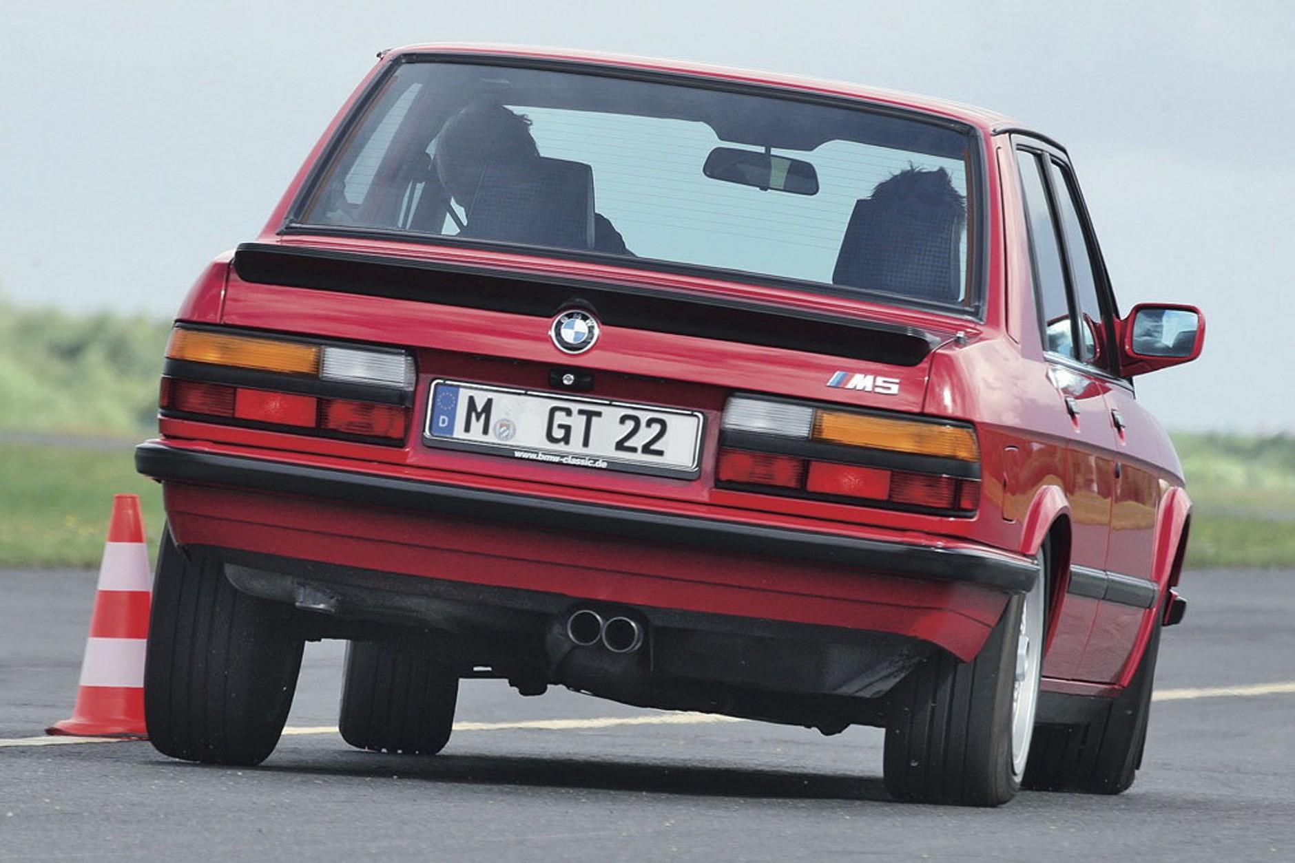 BMW M5 - Tak sportowe potrafią być limuzyny