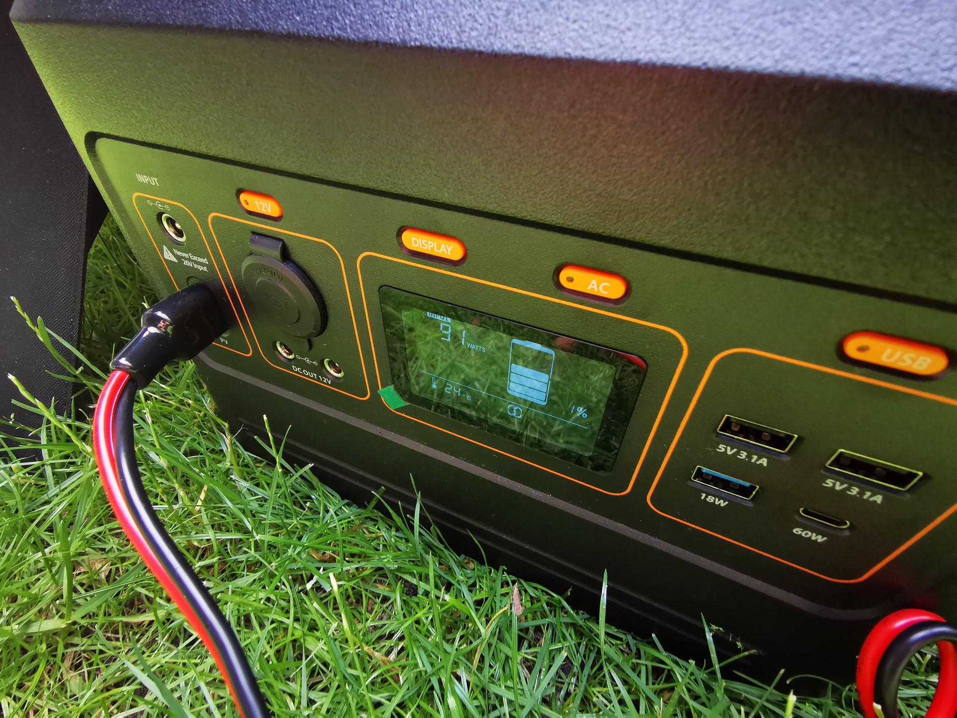 91 watów pomiędzy drzewami i przy lekkim zachmurzeniu – nieźle. W lepszych momentach urobek sięgał (też między drzewami) 120W