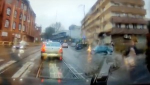 Nastolatka potrącona na pasach. Nic się nie stało, kierująca odjechała. Jak powinna się zachować?