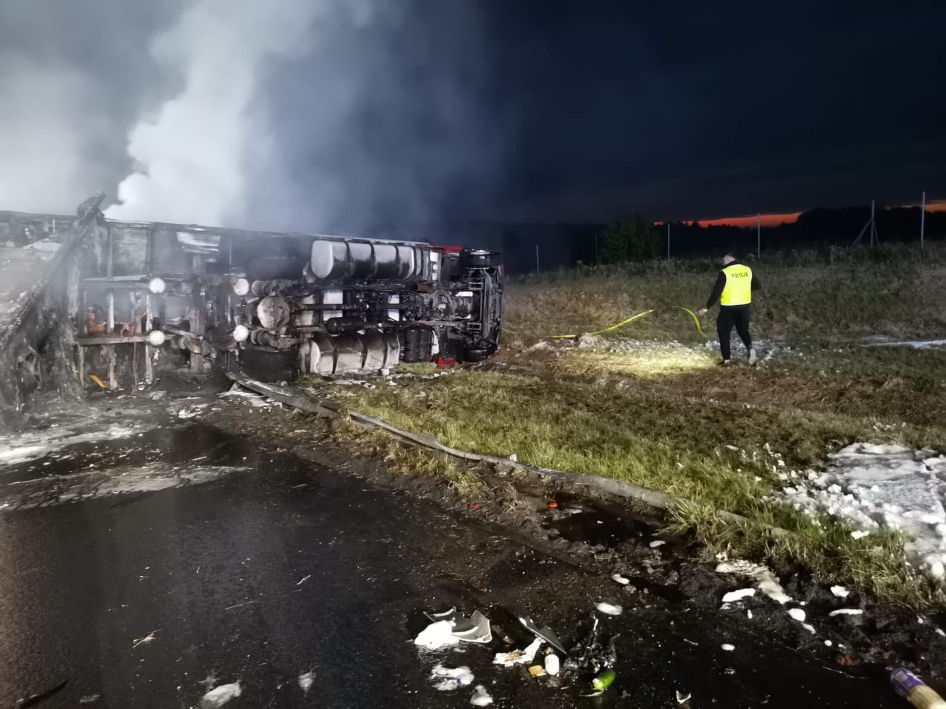 Na autostradzie A1 spłonęły dwie ciężarówki. Trzy osoby zostały ranne