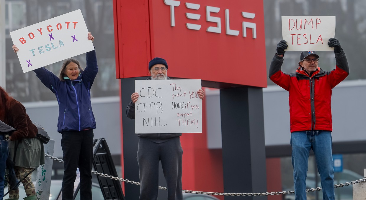 Pertyn: Czuję się podstępnie zaskoczony tym, co dzieje się wokół Tesli. To cwana zagrywka