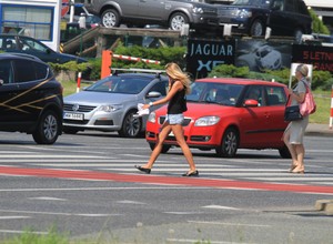 Bezwzględne pierwszeństwo pieszych i łatwiejsza utrata prawa jazdy - nowy projekt Lewicy