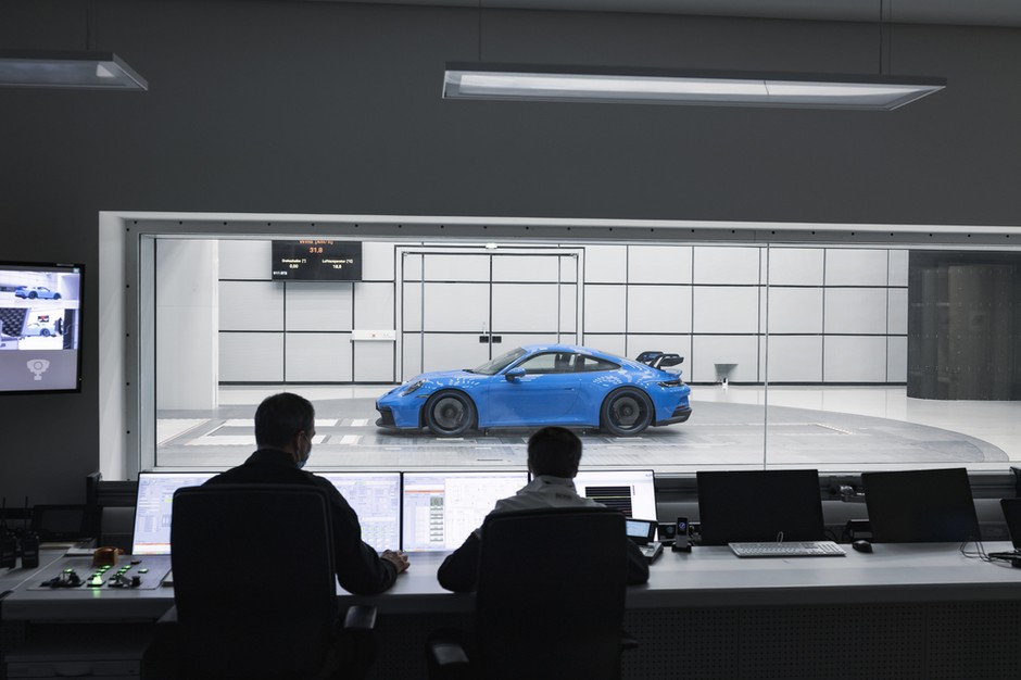 Porsche 911 GT3 (2021) w tunelu aerodynamicznym
