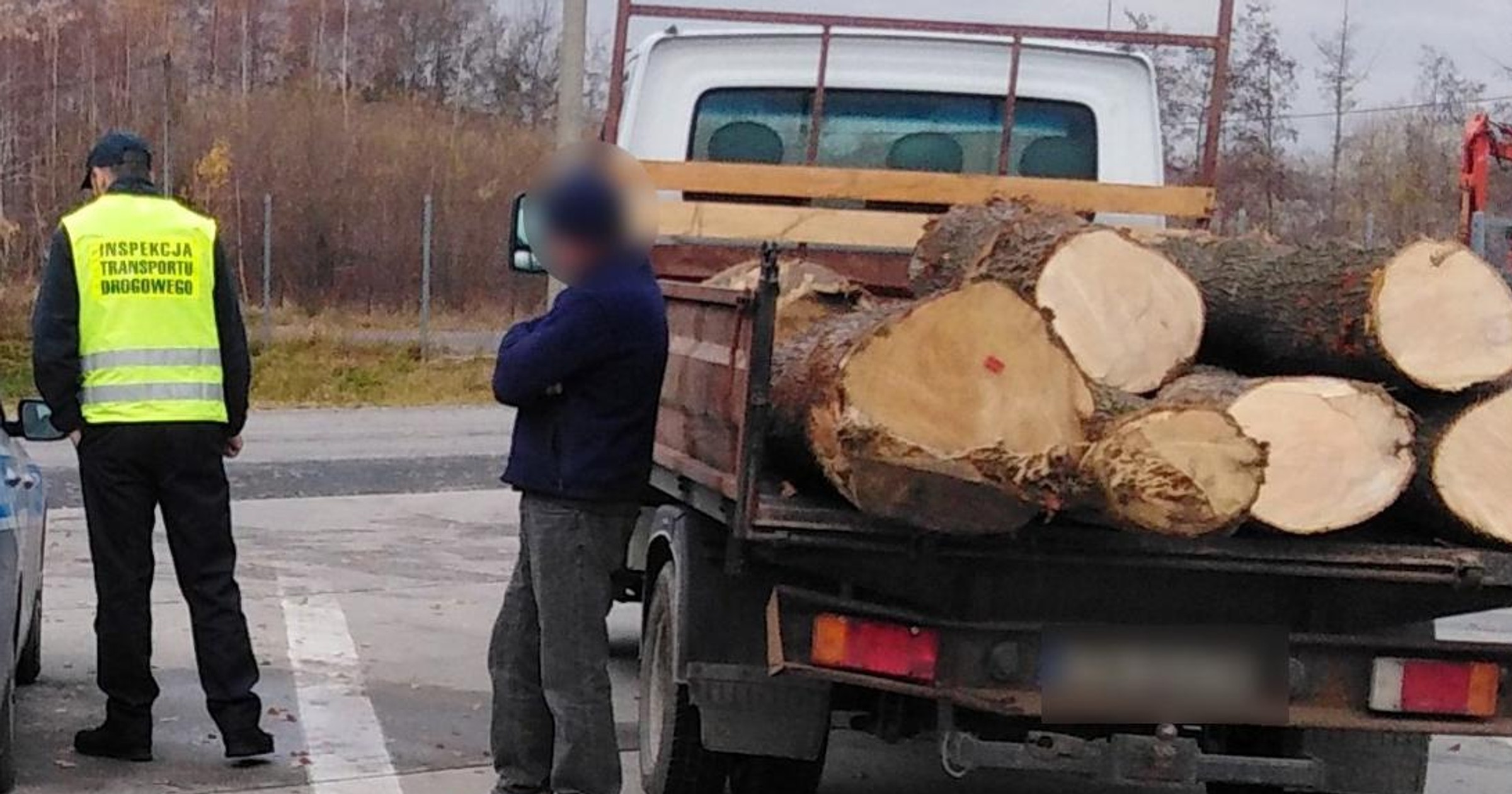 Pijany kierowca jechał przeładowanym samochodem
