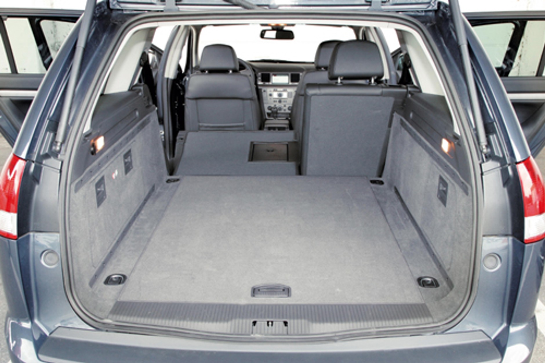 VW Passat, Ford Monde, Opel Vectra - Pakować. Klapy zamykać. Odjaaazd!