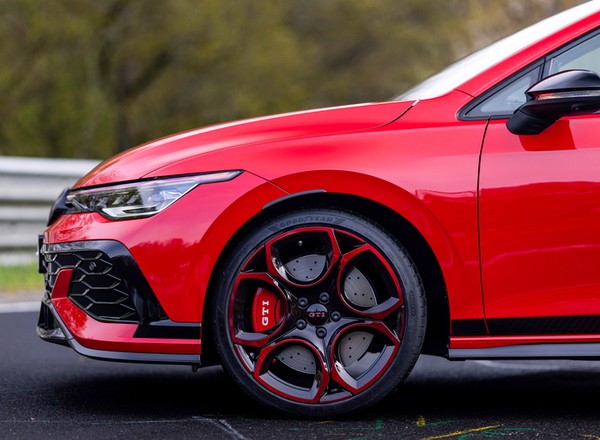 Oto Volkswagen Golf GTI EDITION 50. Najmocniejszy w historii. Znamy polską cenę