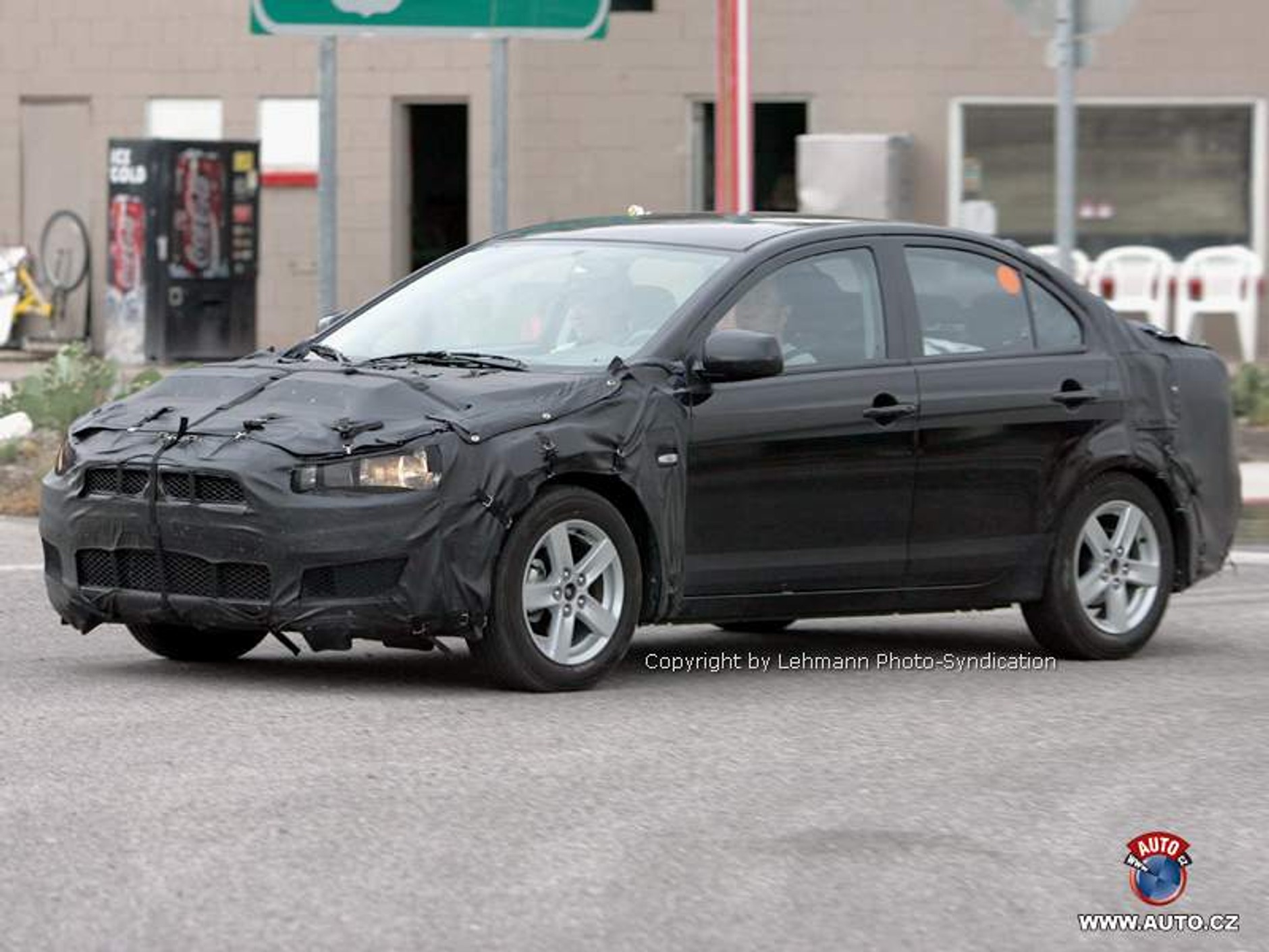 Zdjęcia szpiegowskie: Nowe cywilne Mitsubishi Lancer