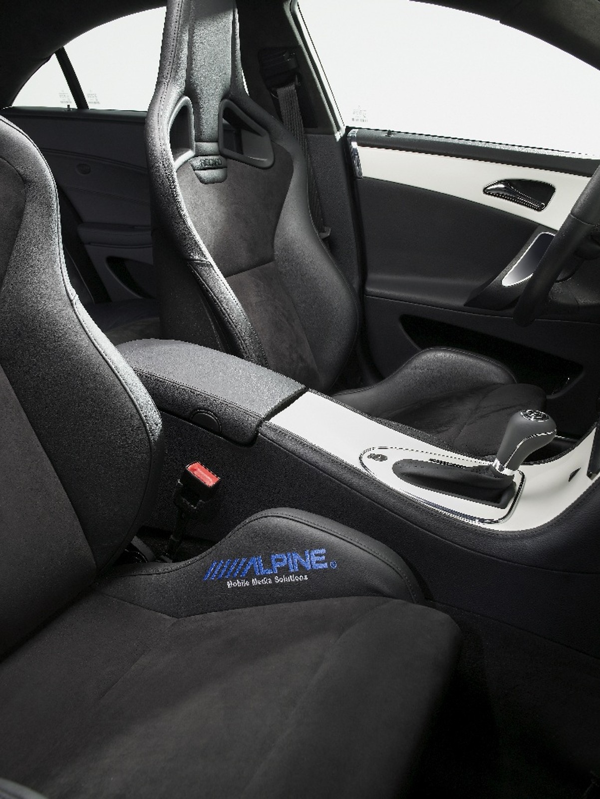 Wbrew pozorom przednie fotele nie są najlepszych miejscem do słuchania.