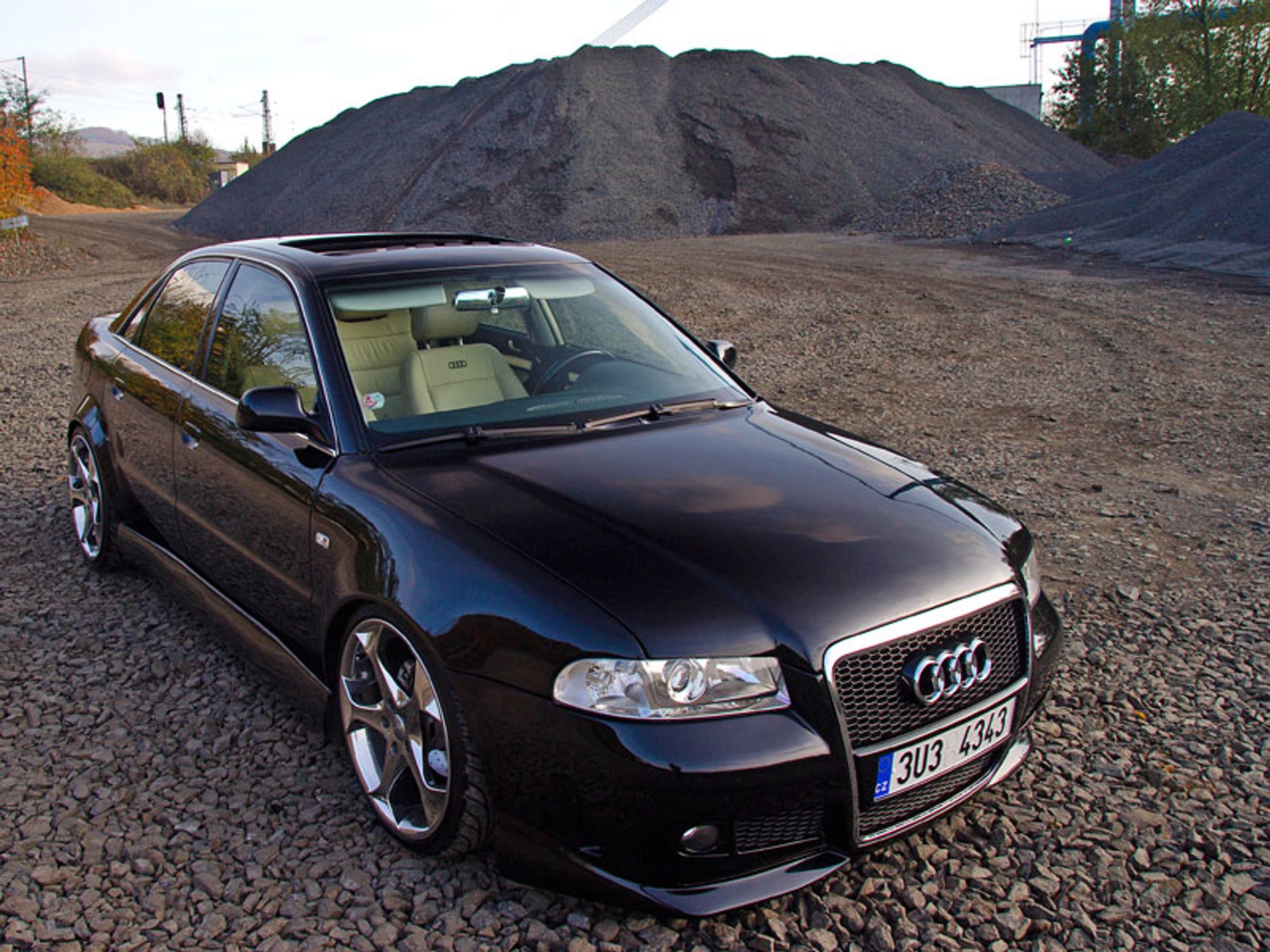 Garaż tunera: Audi A4 – dama w czerni