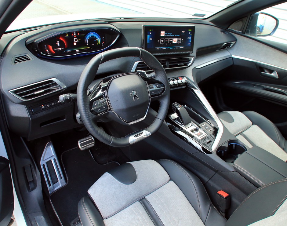 PEUGEOT 3008 HYBRID4 300 e-EAT8