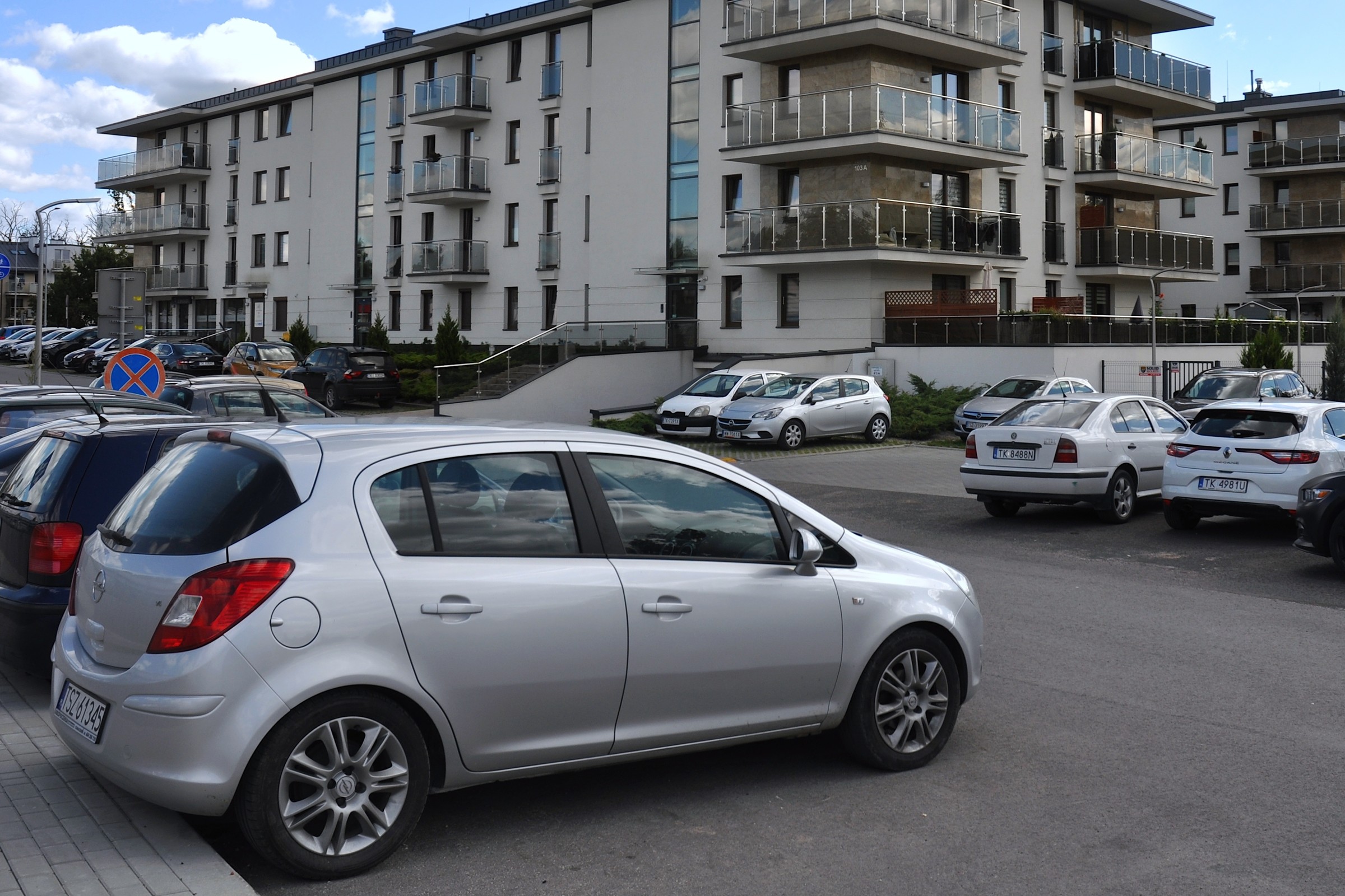 Koniec podatku od samochodów spalinowych. Rząd pracuje nad innym rozwiązaniem