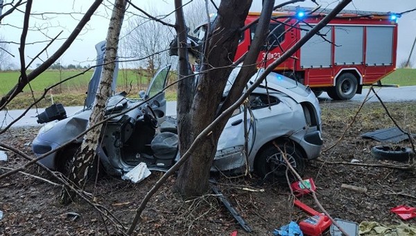 18-latek nie opanował samochodu. Tragiczny wypadek na DK843
