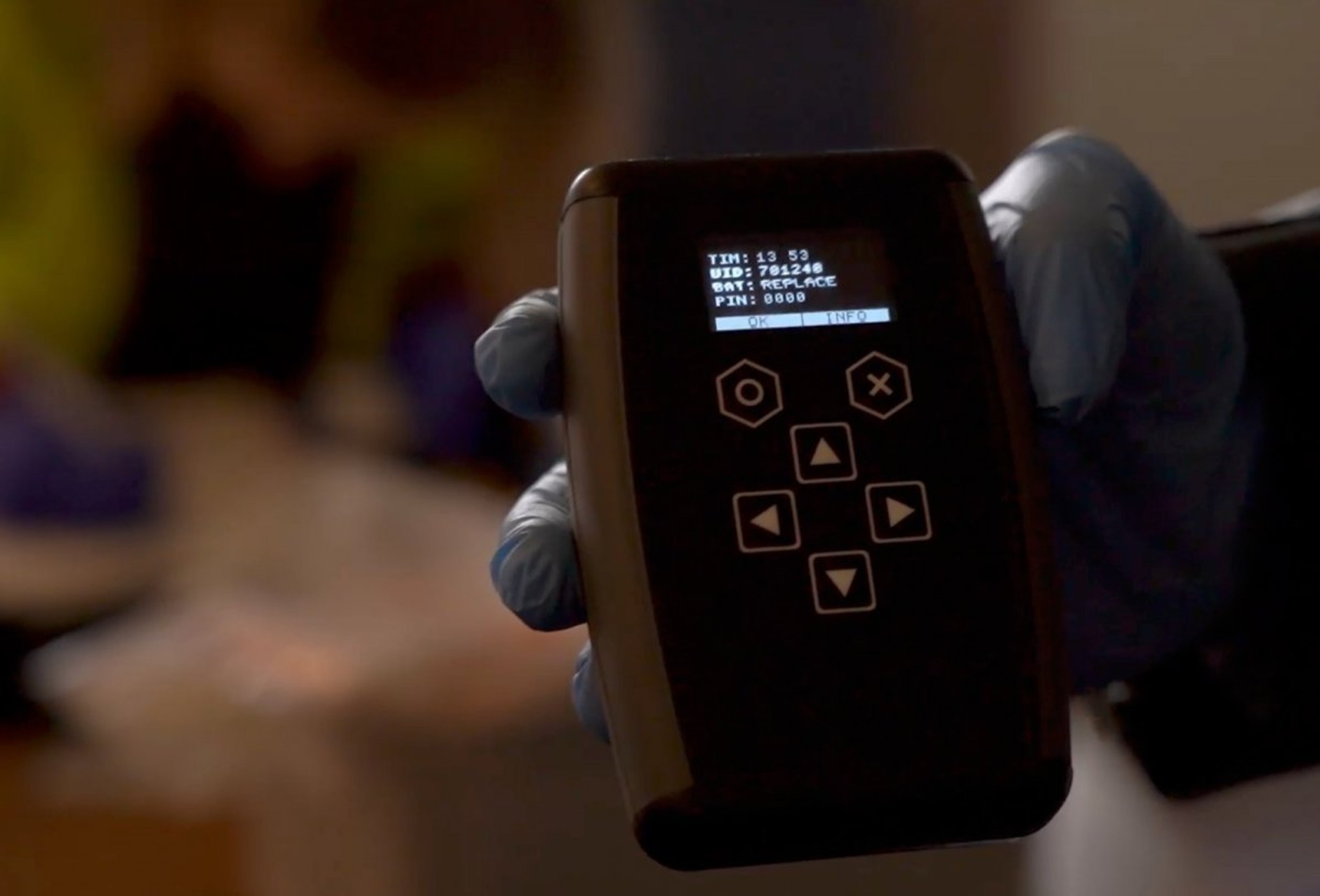 Policja rozbiła gang złodziei kradnących auta "na walizkę"