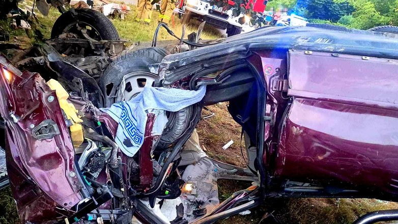 Obraz pochodzący z serwisu https://krasnik.policja.gov.pl/lkr/informacje/aktualnosci/147745,GROZNY-WYPADEK-W-BECZYNIE.html