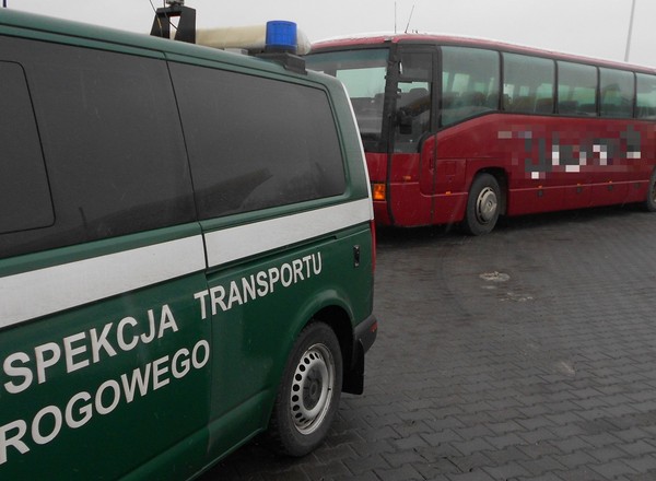 Autobus bez OC i przeglądu - a kierowca bez uprawnień. To dopiero kumulacja!