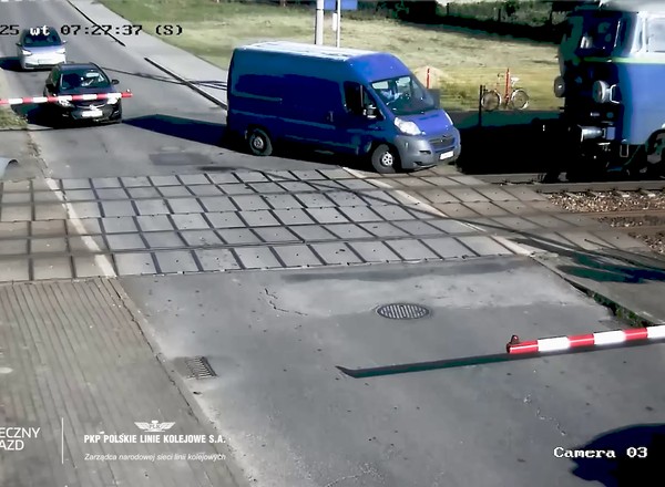 PKP ma wiele zabezpieczeń, ale żadne nie chroni przed głupotą [WIDEO]