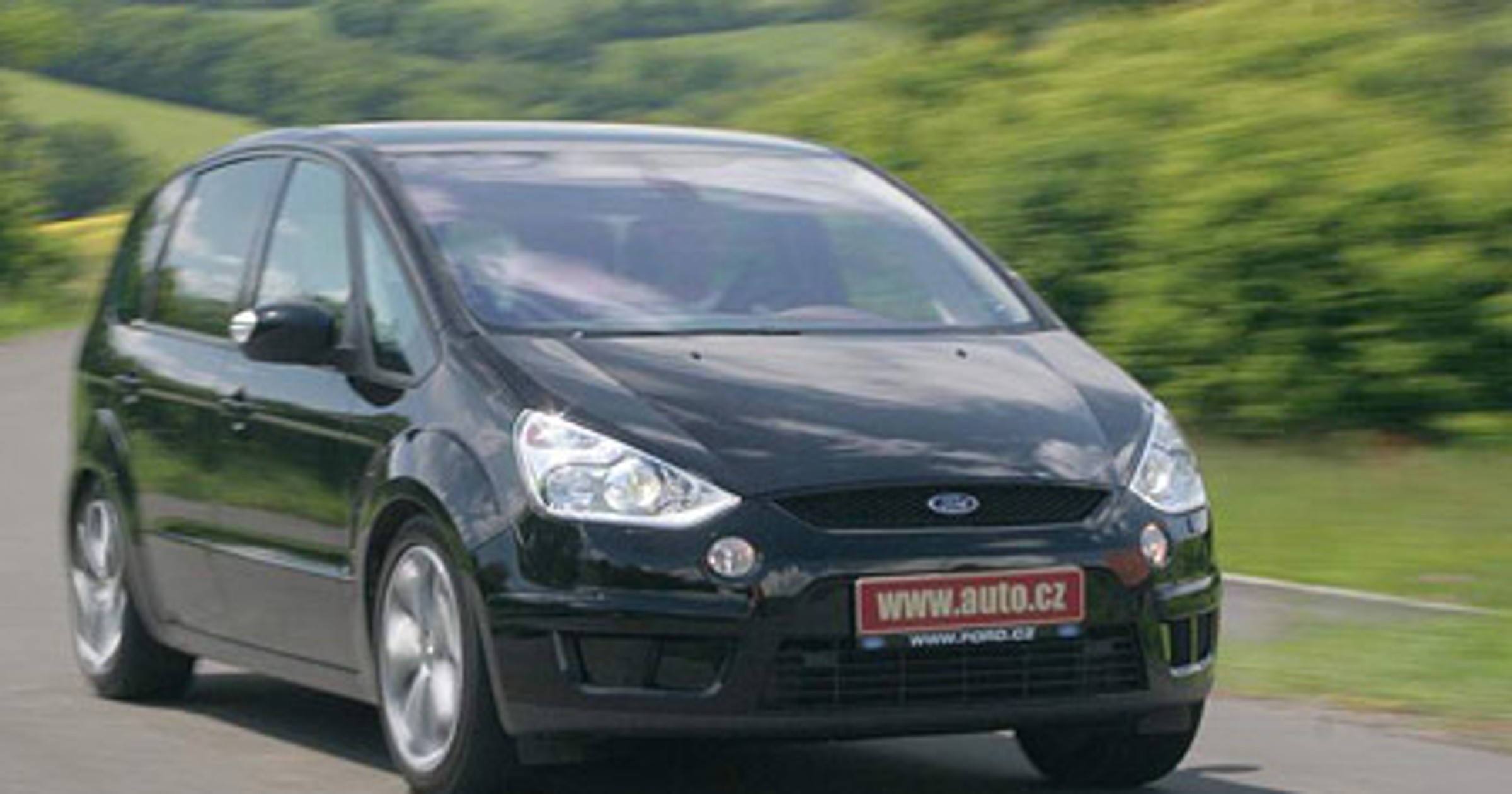 Ford S-Max: skuteczna walka z konkurencją