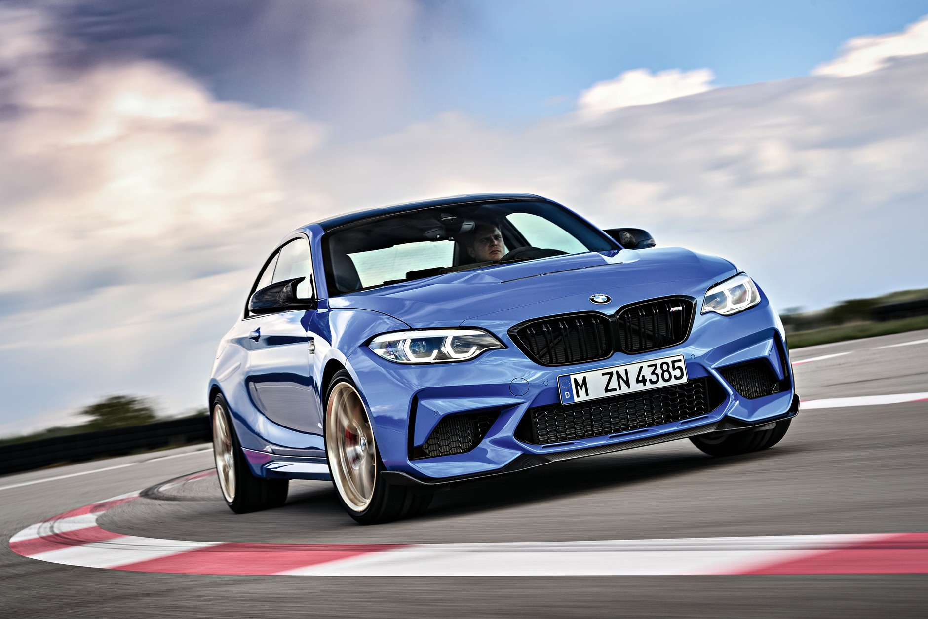 BMW M2 CS
