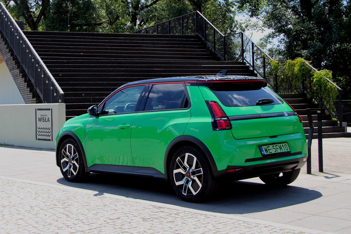 Jeździłem nowym Renault 5 i jestem nim oczarowany. To Mini z koszykiem na bagietkę