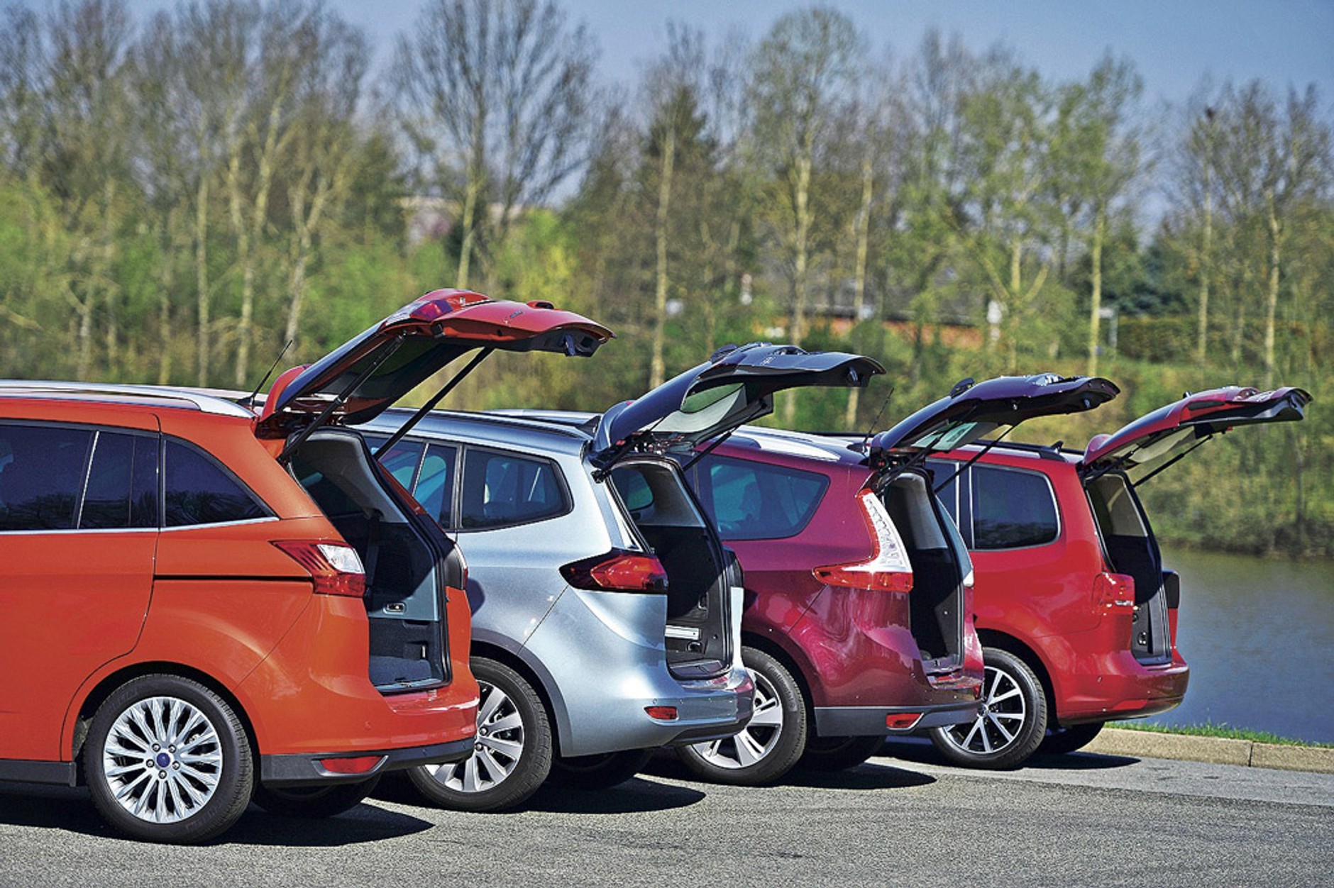 Renault Grand Scenic kontra Ford Grand C-Max, Opel Zafira i Volkswagen Touran