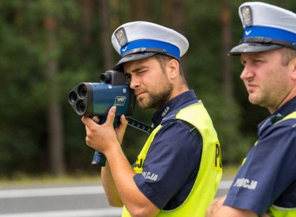 Policjanci prowadzili rutynową kontrolę drogową. Wtedy nadjechało audi