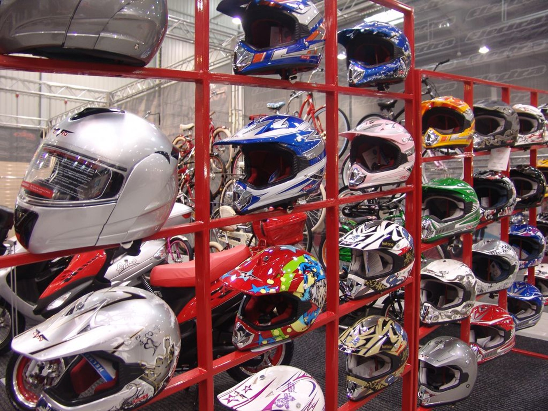 III Ogólnopolska Wystawa Motocykli i Skuterów: premiery i atrakcyjne hostessy (galeria)