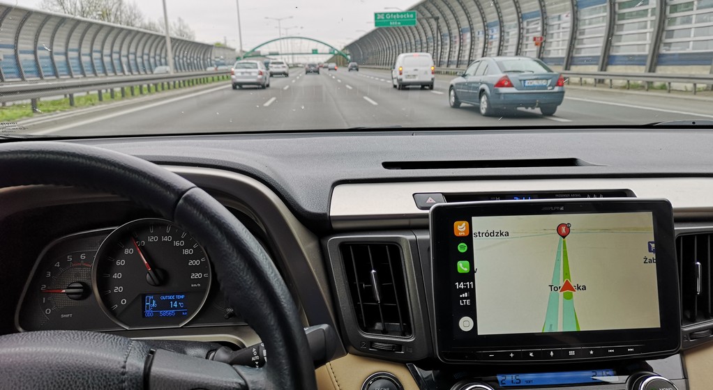 NaviExpert w Apple CarPlay