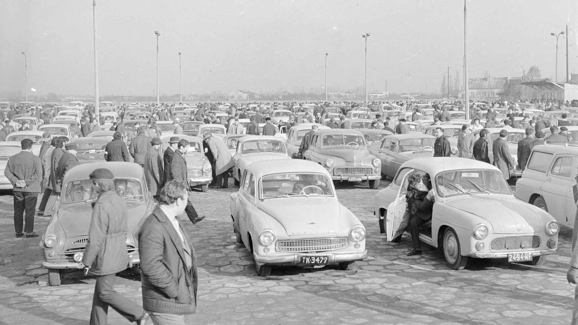 Giełda samochodowa w Warszawie (1972 r.)