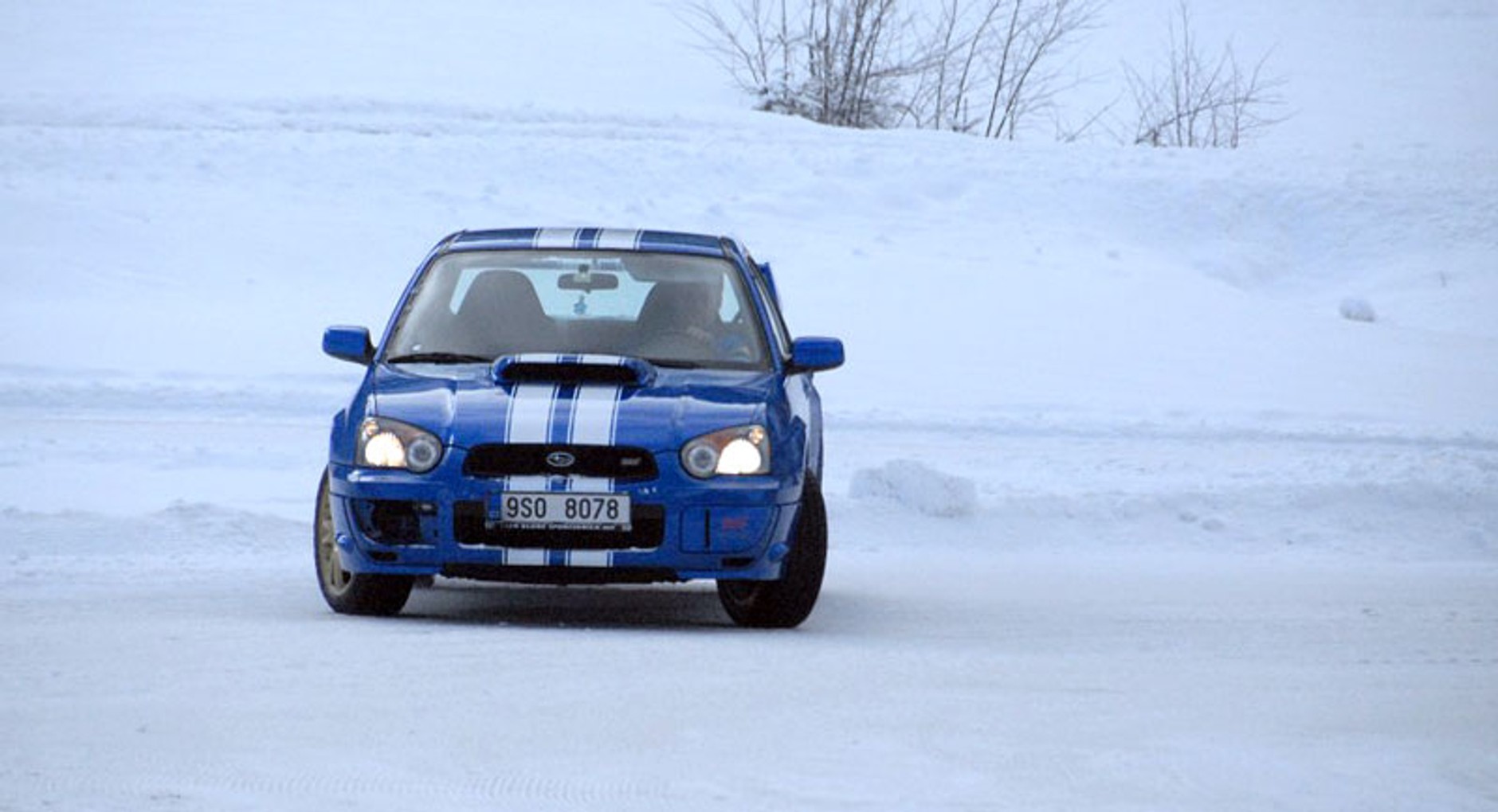 Tylko u nas: zimowe szaleństwo w supersamochodach