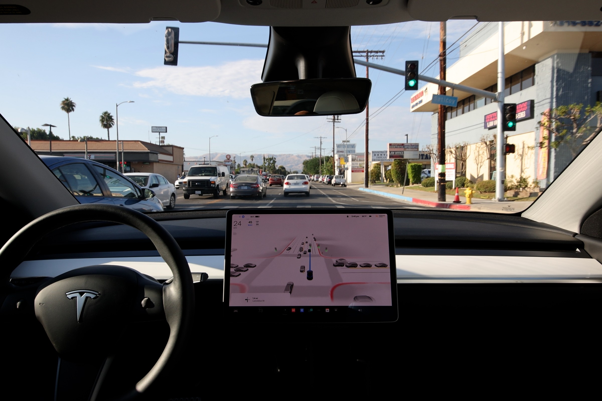 System FSD w Tesli dopuszczony w pierwszym kraju UE. Jazda bez rąk na kierownicy