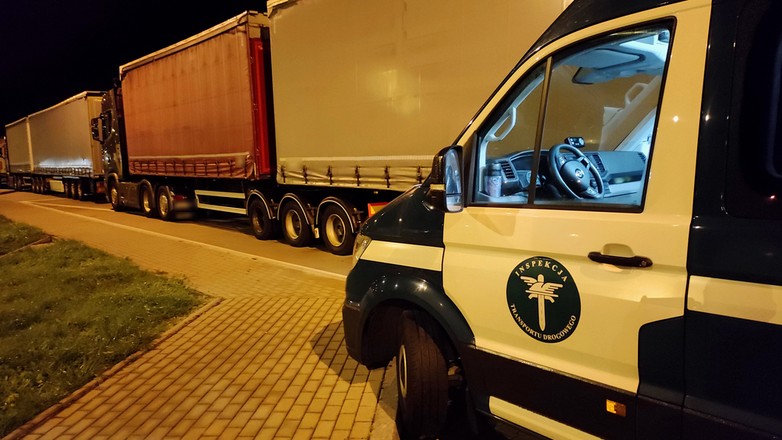 Ciągniki złapane przez ITD ciągnęły dwie naczepy