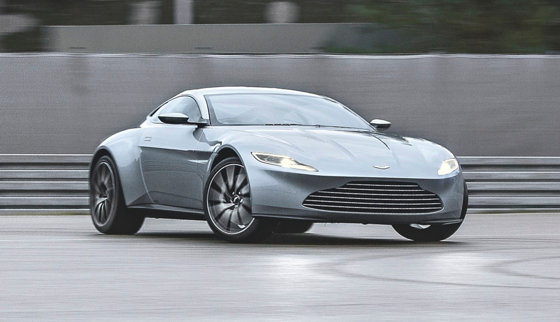 Aston Martin DB10 - Bond idzie bokiem