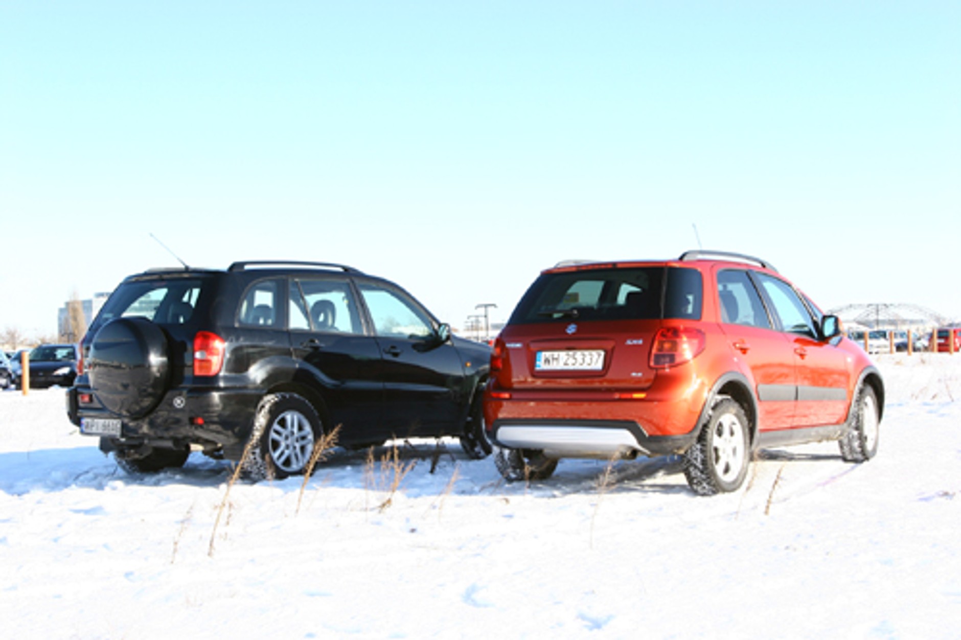 Suzuki SX4 czy Toyota Rav4 - Salon czy komis?