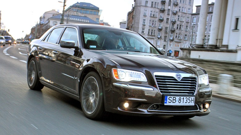 Test Lancii Thema: męski typ, damskie logo