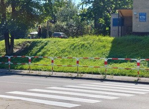 Zdjęcie tego przejścia dla pieszych obiegło sieć. Była "pilna interwencja", ale to nie koniec
