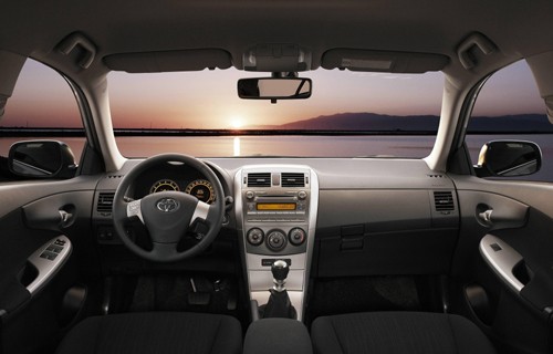 Fiat Linea, Toyota Corolla, Nissan Tiida - Nowi wśród sedanów
