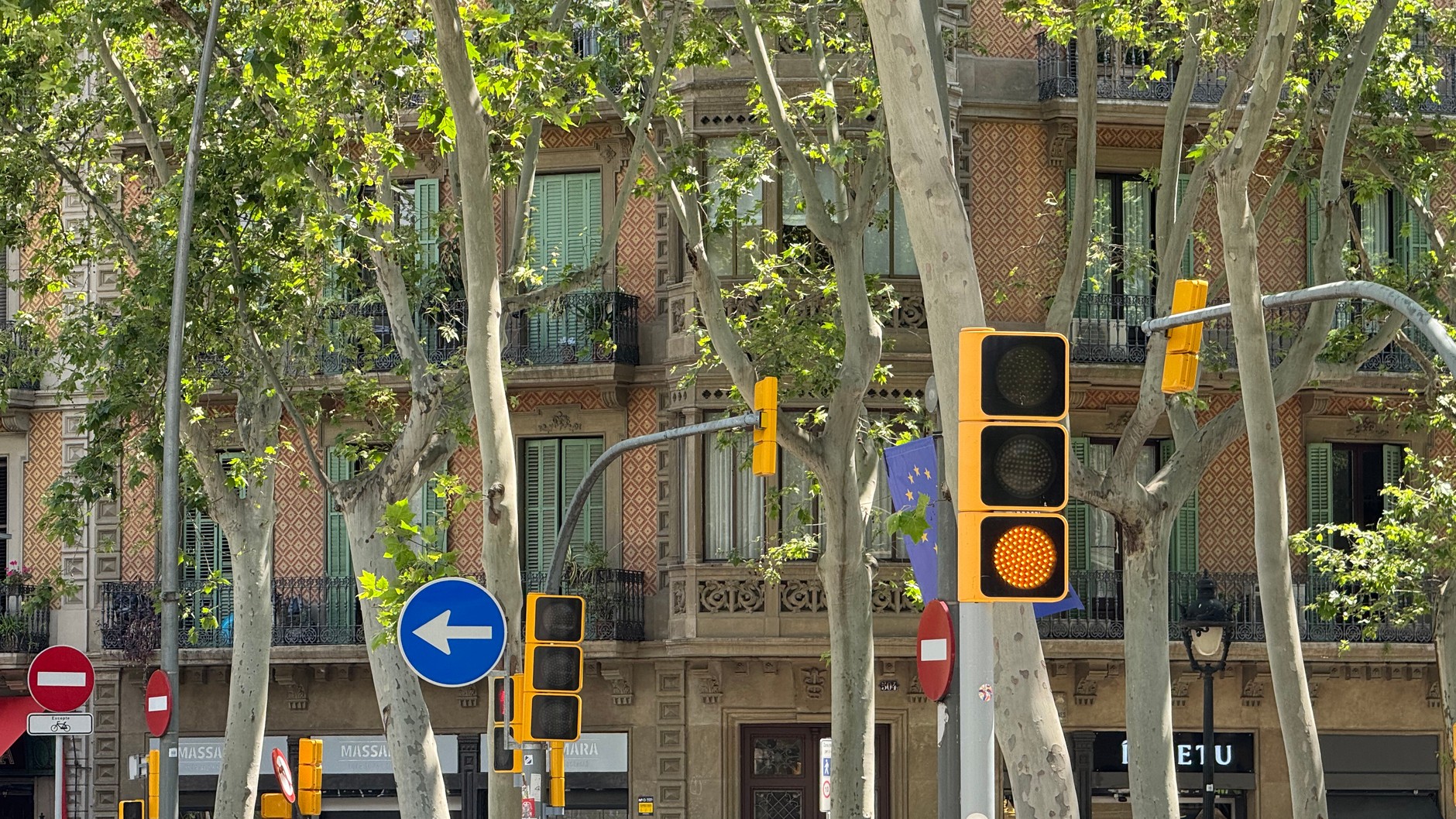 Migające żółte światło zamiast sygnału zielonego w Hiszpanii