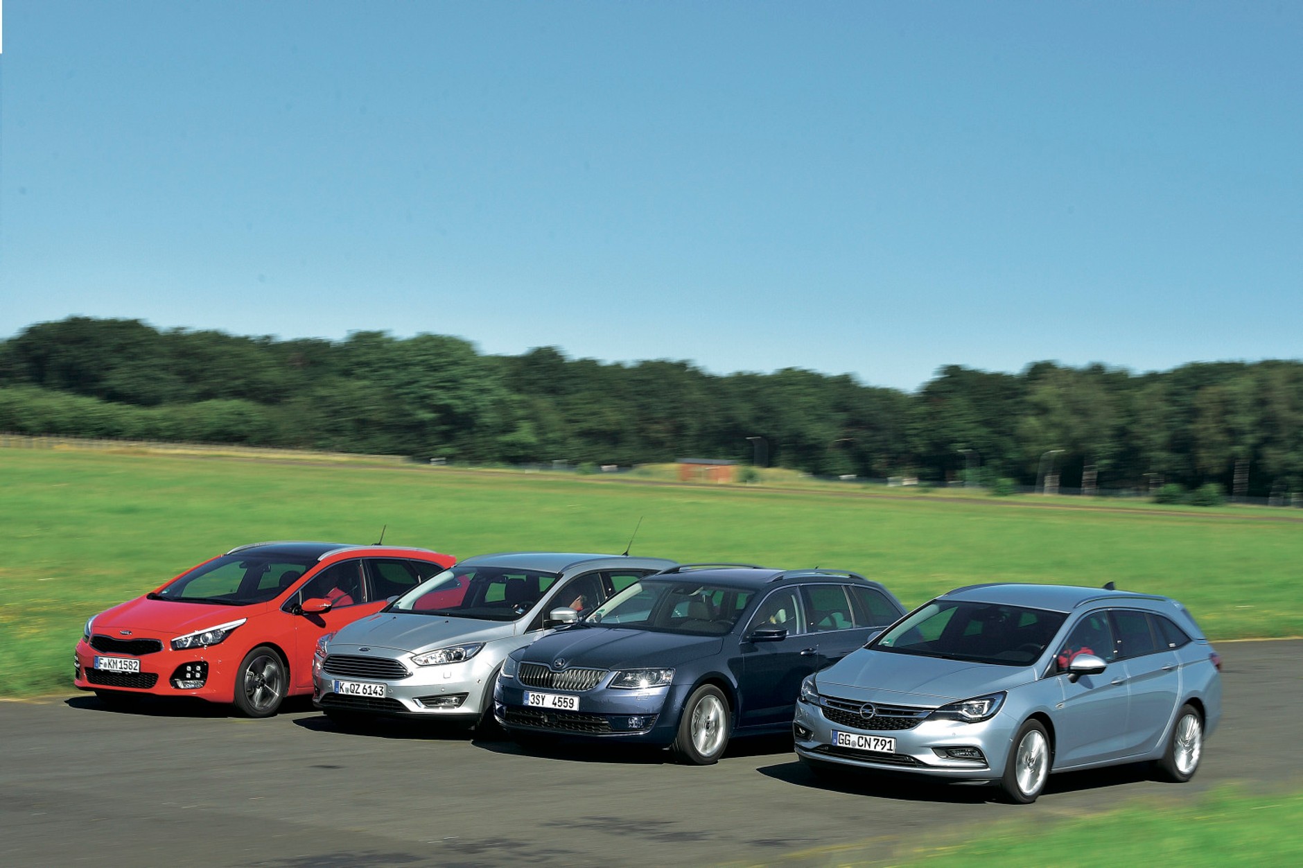 12 cylindrów... i aż 4 auta: Focus, cee'd, Astra i Octavia