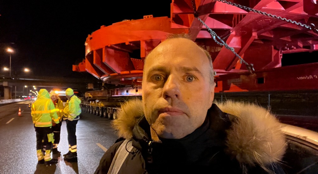 Transport gigantycznej maszyny TBM w Warszawie