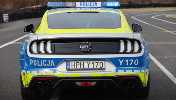 Policyjny Ford Mustang 5.0 V8