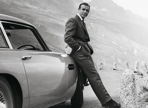 Aston Martin DB5 – najsłynniejsze auto, jakim jeździł James Bond