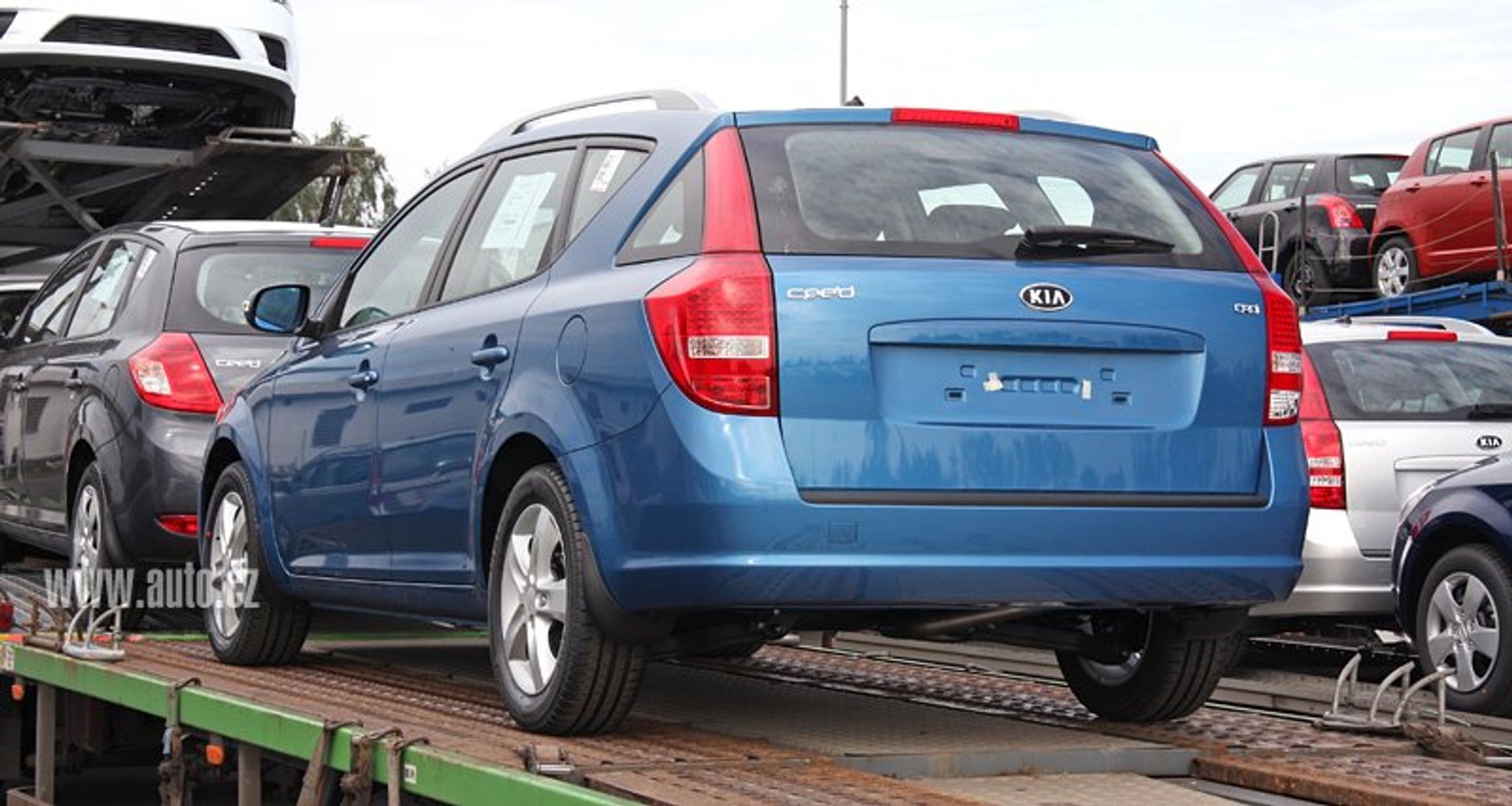 Zdjęcia szpiegowskie: zmodernizowana Kia Ceed Sporty Wagon (fotogaleria)