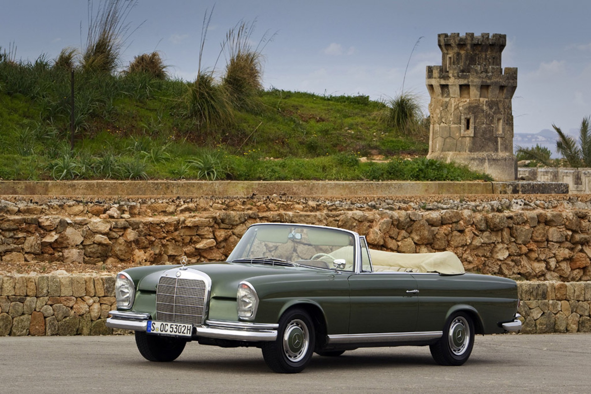 Mercedes W111/W110: bezpieczny i skrzydlaty